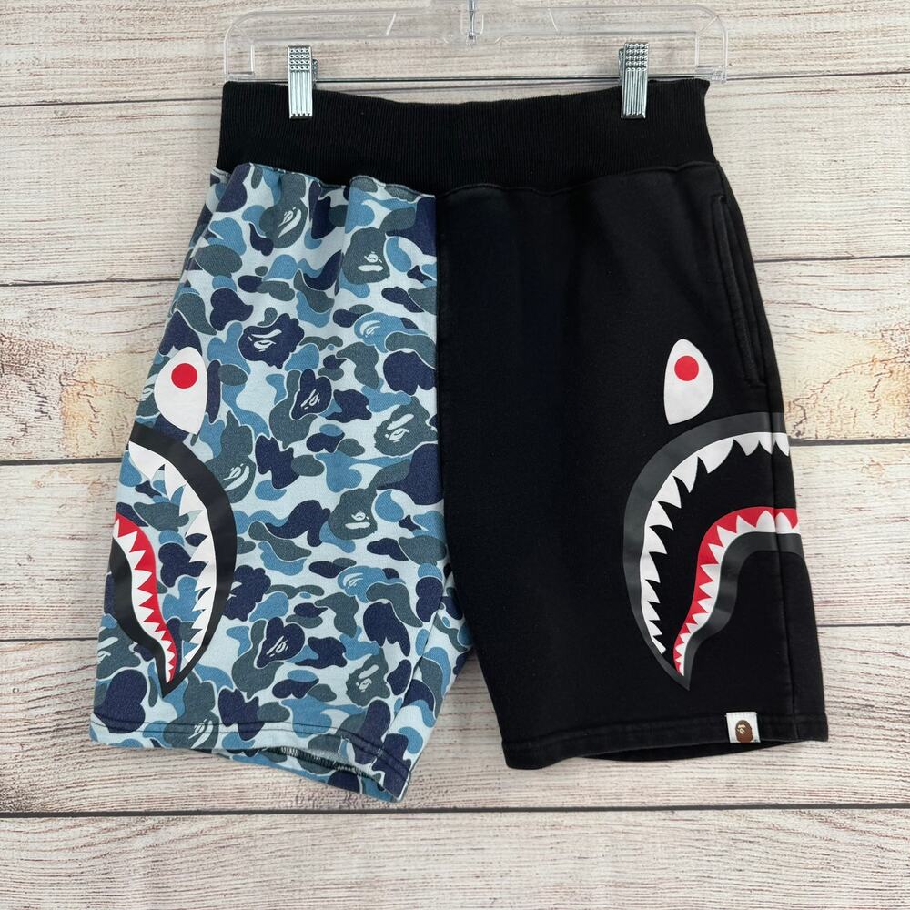 A Bathing Ape BAPE Shark Camo Shorts Mens Medium Black Blue Camouflage